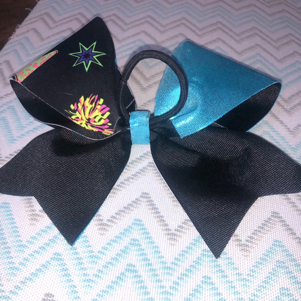 Cheer bow - Picture 3 of 4